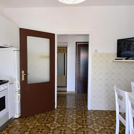 Geraeumige In Punta In Strandnaehe- By Interhome