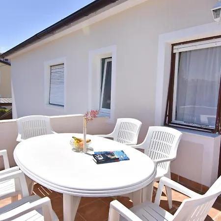 Geraeumige In Punta In Strandnaehe- By Interhome